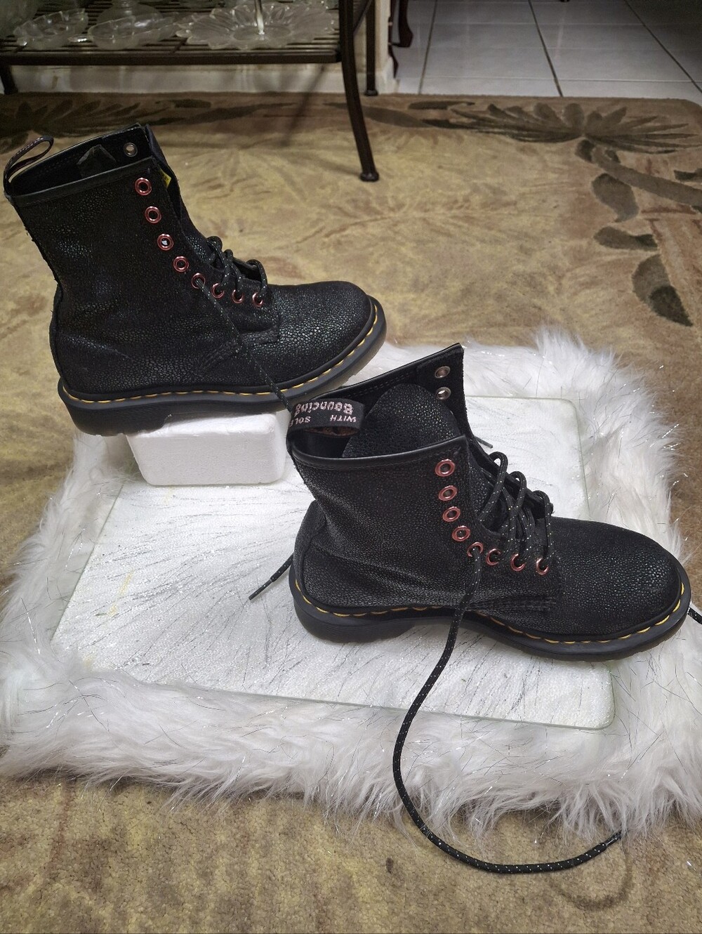 Dr. Martens 1460 Black Textured Glitter Combat Boots Red Eyelets Lace-Up Size 6 - Picture 7 of 16